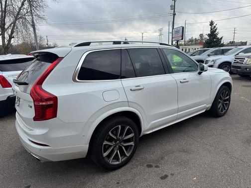 2017 Volvo XC90 T6 Momentum