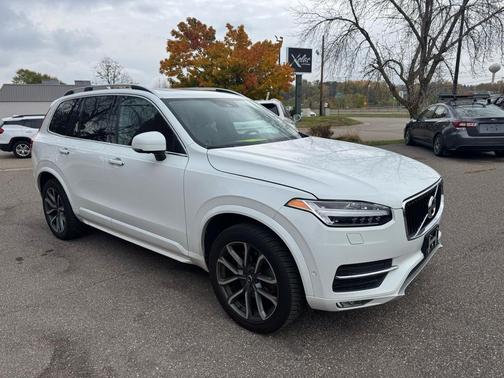 2017 Volvo XC90 T6 Momentum