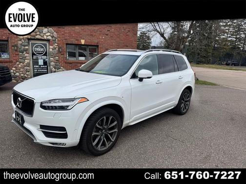 2017 Volvo XC90 T6 Momentum