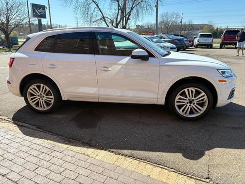 Ibis White 2018 Audi Q5 2.0T Premium Plus