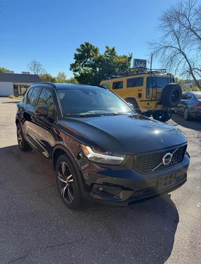 2022 Volvo XC40 T5 R-Design