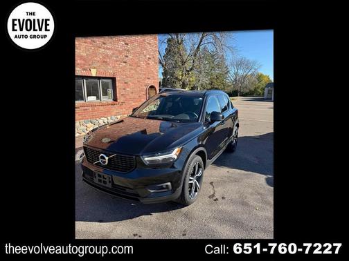 2022 Volvo XC40 T5 R-Design
