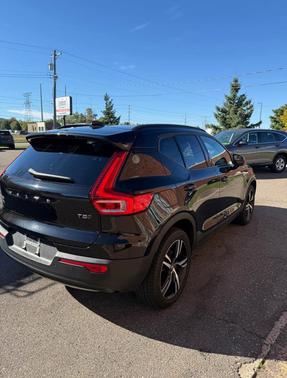 2022 Volvo XC40 T5 R-Design