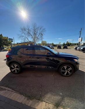 2022 Volvo XC40 T5 R-Design