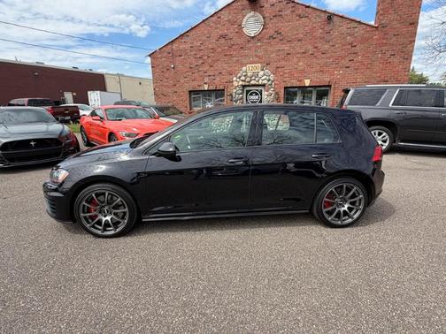 Deep Black Pearl Effect 2016 Volkswagen Golf GTI Autobahn w/ Performance 4-Door