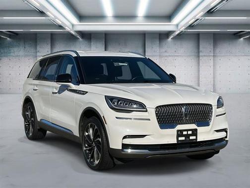 Pristine White Metallic Tri-Coat 2023 Lincoln Aviator Reserve AWD