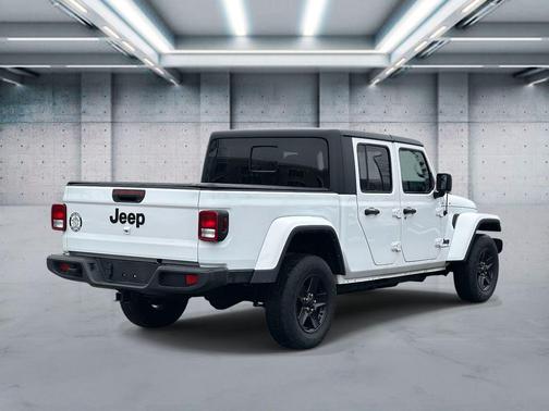 2022 Jeep Gladiator Sport S
