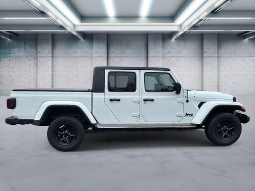 2022 Jeep Gladiator Sport S