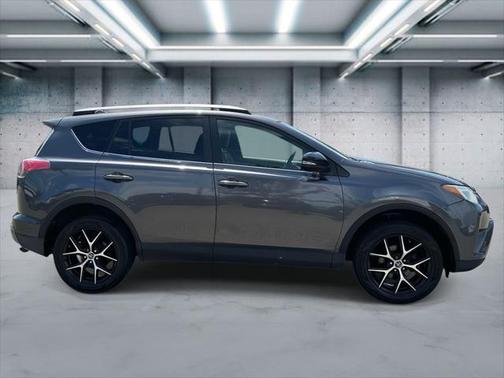 2017 Toyota RAV4 SE