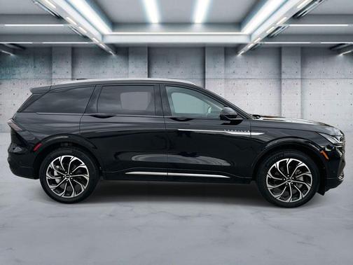 2024 Lincoln Nautilus Reserve