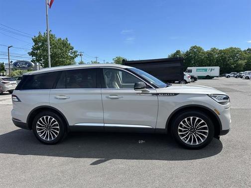 Ceramic Pearl Metallic Tri-Coat 2022 Lincoln Aviator Standard AWD