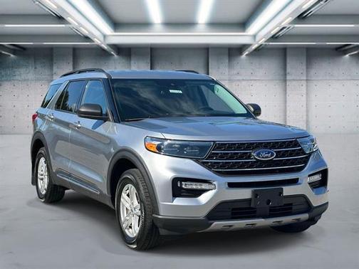 Iconic Silver Metallic 2023 Ford Explorer XLT
