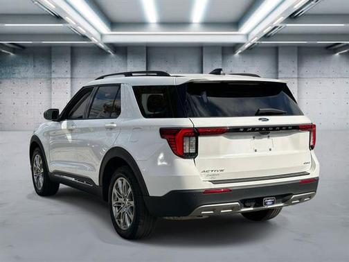 Star White Metallic Tri-Coat 2025 Ford Explorer Active