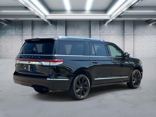 Infinite Black Metallic Clearcoat 2022 Lincoln Navigator Reserve
