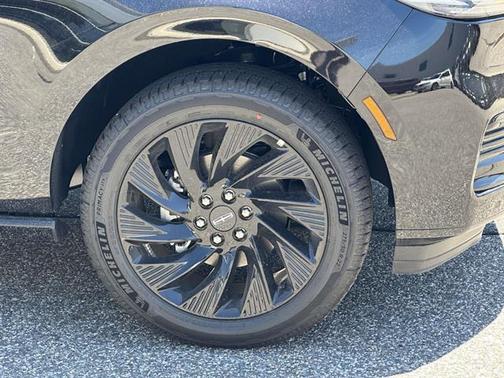 Infinite Black Metallic Clearcoat 2026 Lincoln Navigator Reserve