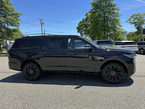 Infinite Black Metallic Clearcoat 2026 Lincoln Navigator Reserve