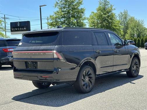 Infinite Black Metallic Clearcoat 2026 Lincoln Navigator Reserve