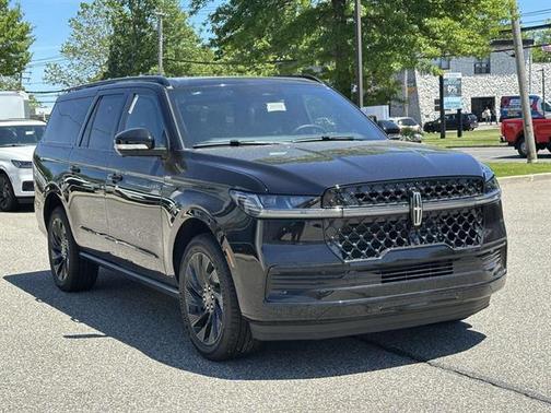 Infinite Black Metallic Clearcoat 2026 Lincoln Navigator Reserve
