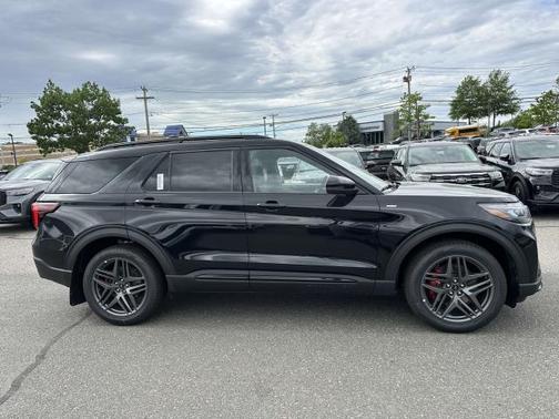 Agate Black Metallic 2026 Ford Explorer ST-Line