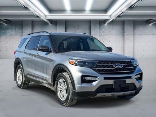 Iconic Silver Metallic 2023 Ford Explorer XLT