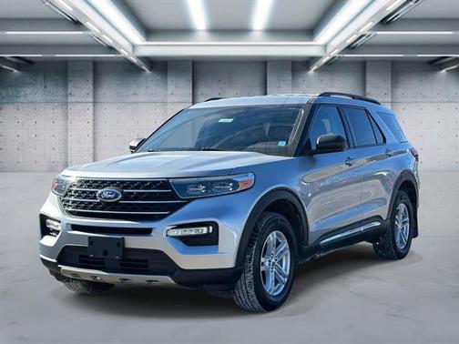 Iconic Silver Metallic 2023 Ford Explorer XLT