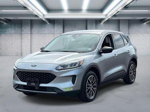 Iconic Silver Metallic 2022 Ford Escape SE