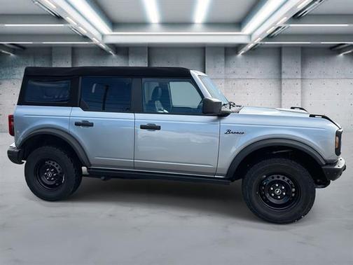 Iconic Silver Metallic 2023 Ford Bronco Black Diamond