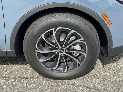 Whisper Blue Metallic Clearcoat 2026 Lincoln Nautilus Premiere