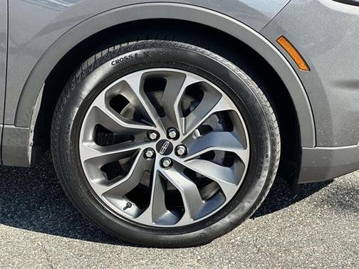 Asher Gray Metallic Clearcoat 2022 Lincoln Nautilus Reserve