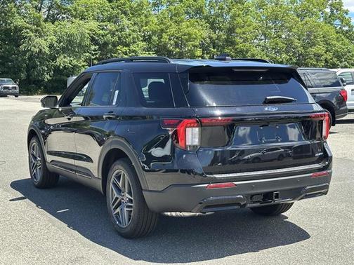 Agate Black Metallic 2026 Ford Explorer ST-Line
