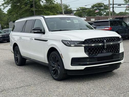 Pristine White Metallic Tri-Coat 2026 Lincoln Navigator Reserve