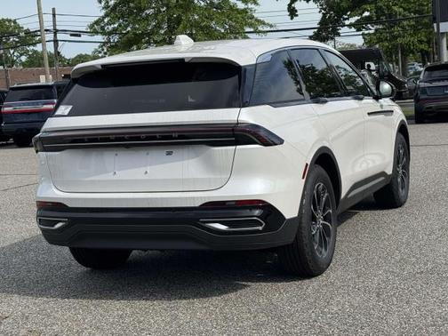 White Platinum Metallic Tri-Coat 2026 Lincoln Nautilus Premiere