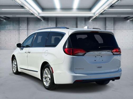 2018 Chrysler Pacifica Touring-L Plus