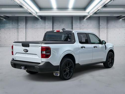 Space White Metallic 2025 Ford Maverick XLT