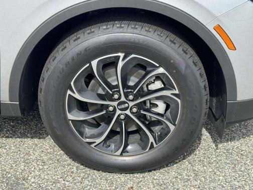 Silver Radiance Metallic Clearcoat 2026 Lincoln Nautilus Premiere