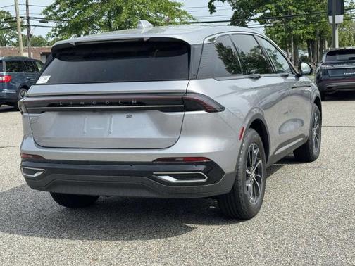 Silver Radiance Metallic Clearcoat 2026 Lincoln Nautilus Premiere