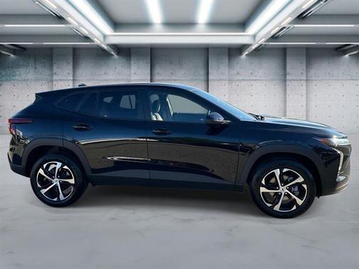 Mosaic Black Metallic 2026 Chevrolet Trax FWD 1RS