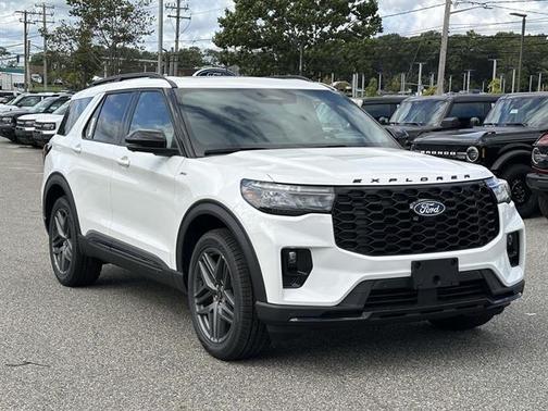 Star White Metallic Tri-Coat 2027 Ford Explorer ST-Line