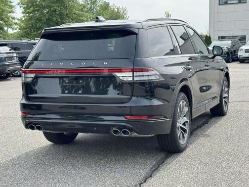 Infinite Black Metallic Clearcoat 2026 Lincoln Aviator Premiere