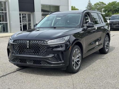 Infinite Black Metallic Clearcoat 2026 Lincoln Aviator Premiere