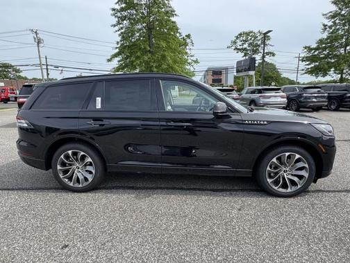 Infinite Black Metallic Clearcoat 2026 Lincoln Aviator Premiere