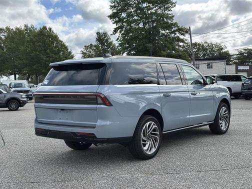 Gray Mist Metallic Tri-Coat 2027 Lincoln Navigator Reserve