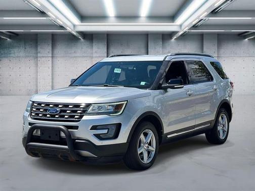 Ingot Silver 2017 Ford Explorer XLT