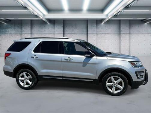 Ingot Silver 2017 Ford Explorer XLT