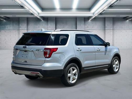 Ingot Silver 2017 Ford Explorer XLT