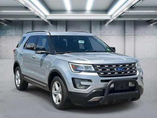 Ingot Silver 2017 Ford Explorer XLT