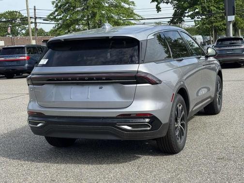 Silver Radiance Metallic Clearcoat 2026 Lincoln Nautilus Premiere
