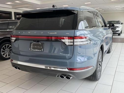 Whisper Blue Metallic Clearcoat 2026 Lincoln Aviator Premiere