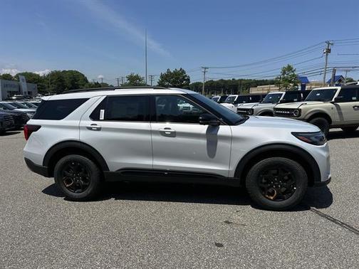 Space White Metallic 2026 Ford Explorer Tremor