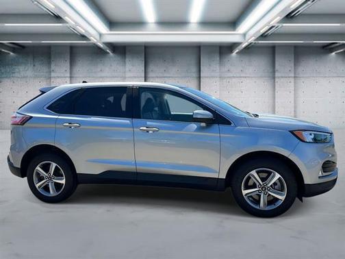 Iconic Silver Metallic 2023 Ford Edge SEL